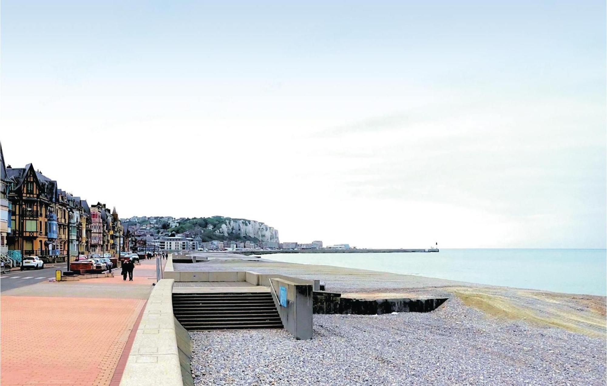 2 Bedroom Awesome Apartment In Mers-Les-Bains Bagian luar foto