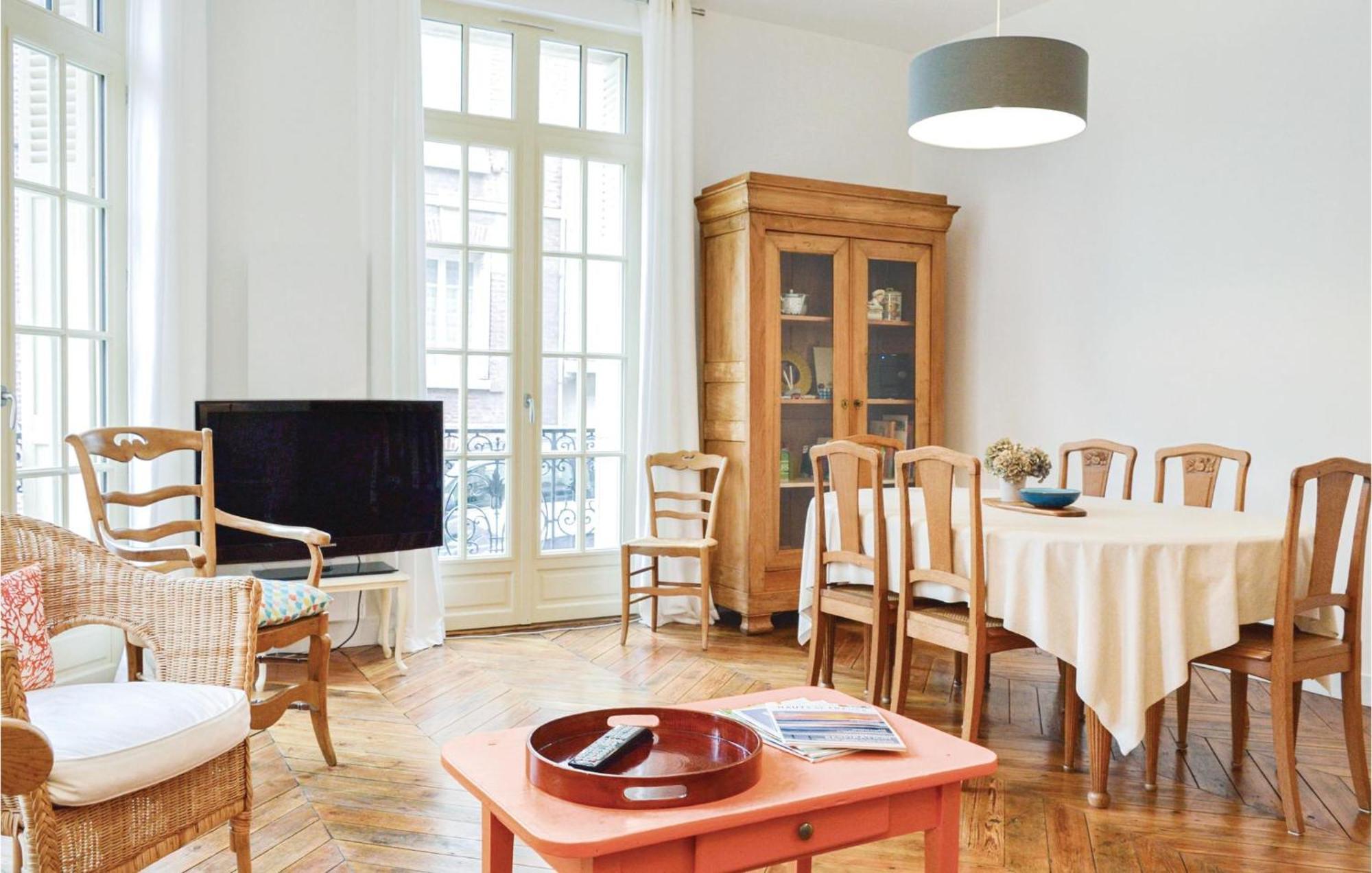 2 Bedroom Awesome Apartment In Mers-Les-Bains Bagian luar foto