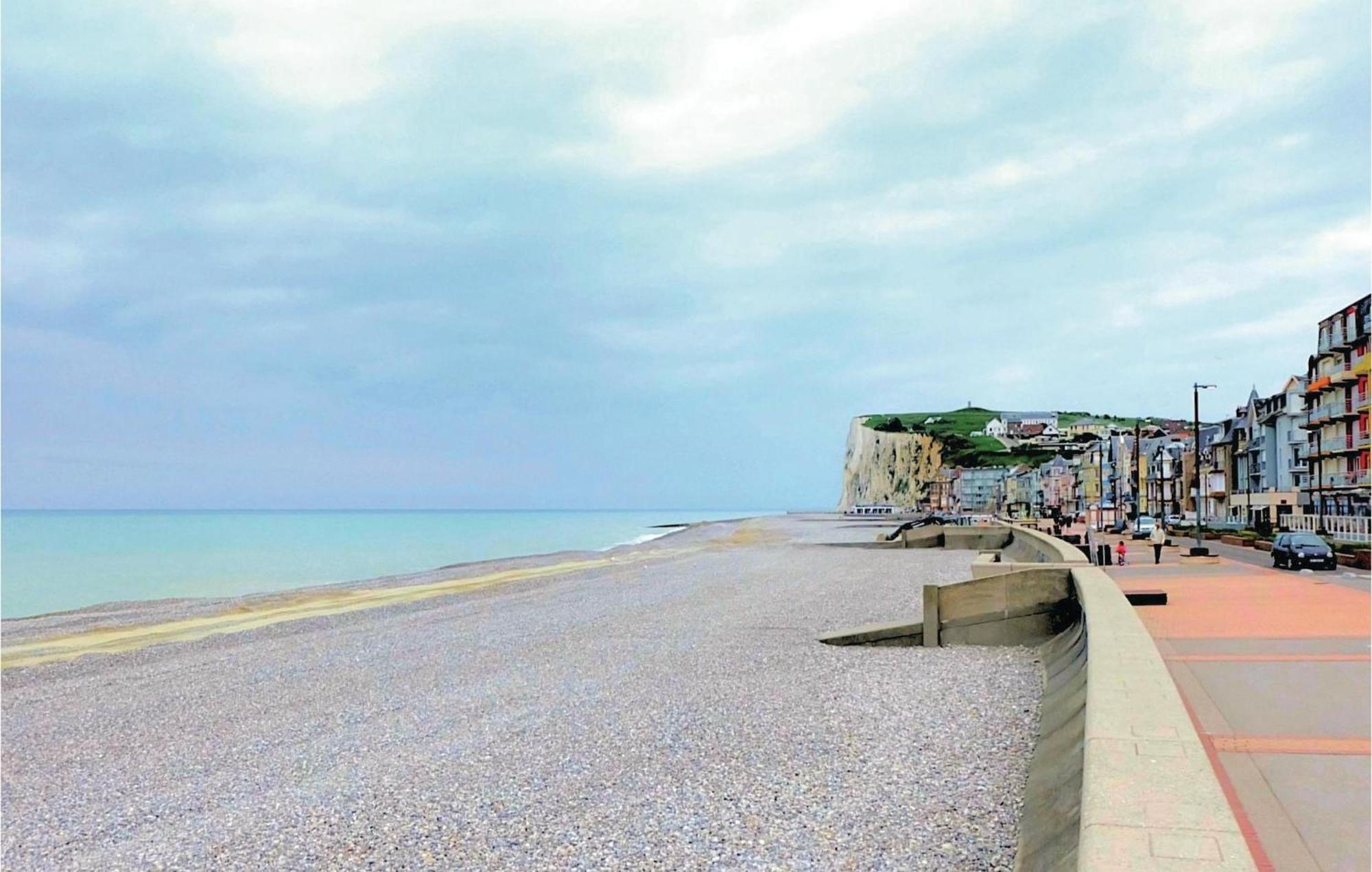 2 Bedroom Awesome Apartment In Mers-Les-Bains Bagian luar foto