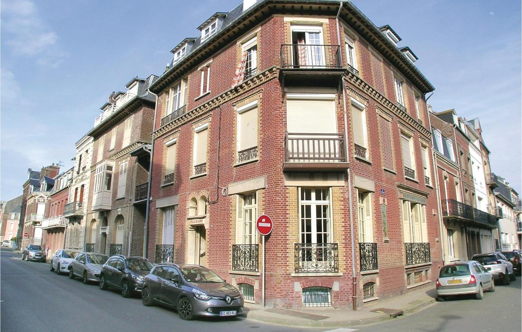 2 Bedroom Awesome Apartment In Mers-Les-Bains Bagian luar foto